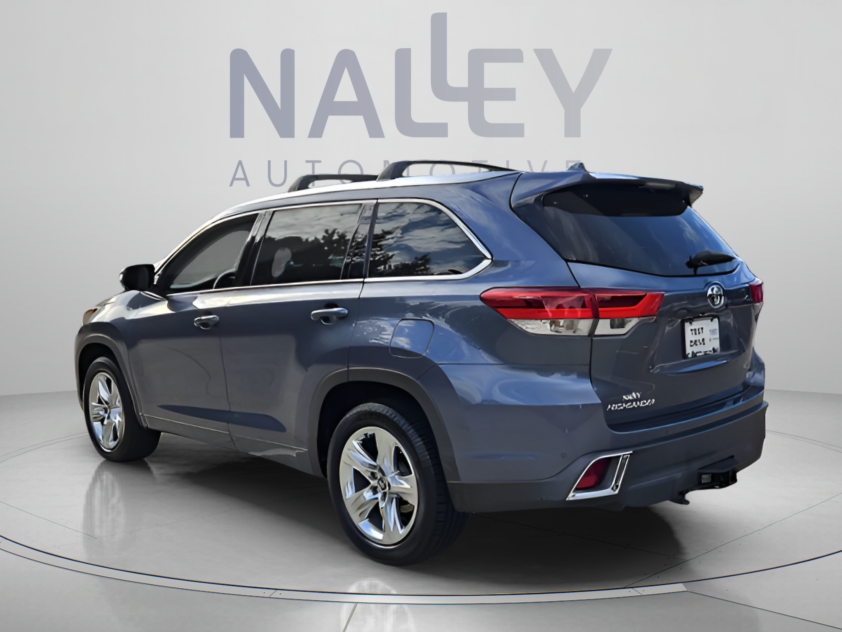 Used 2019 Toyota Highlander Limited FWD image 3