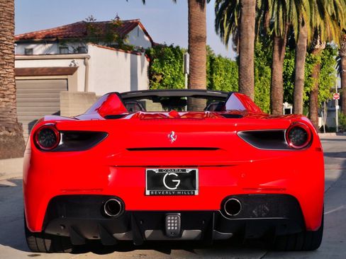 Used 2019 Ferrari 488 Spider image 10