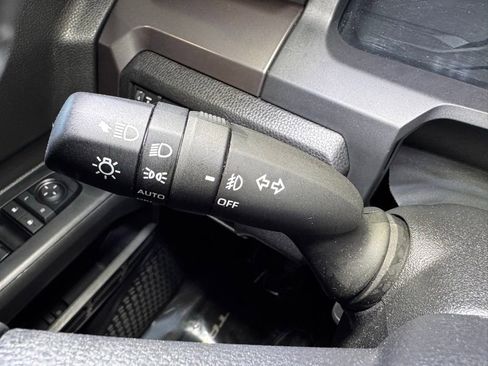 Certified 2025 Toyota Tacoma SR5 image 32