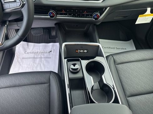 New 2026 Chevrolet Equinox LT w/ Convenience Package II image 17