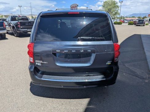 Used 2014 Dodge Grand Caravan SXT w/ Rear Park Assist Package FWD image 4