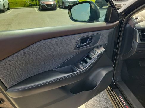 Used 2021 Nissan Rogue S FWD image 17