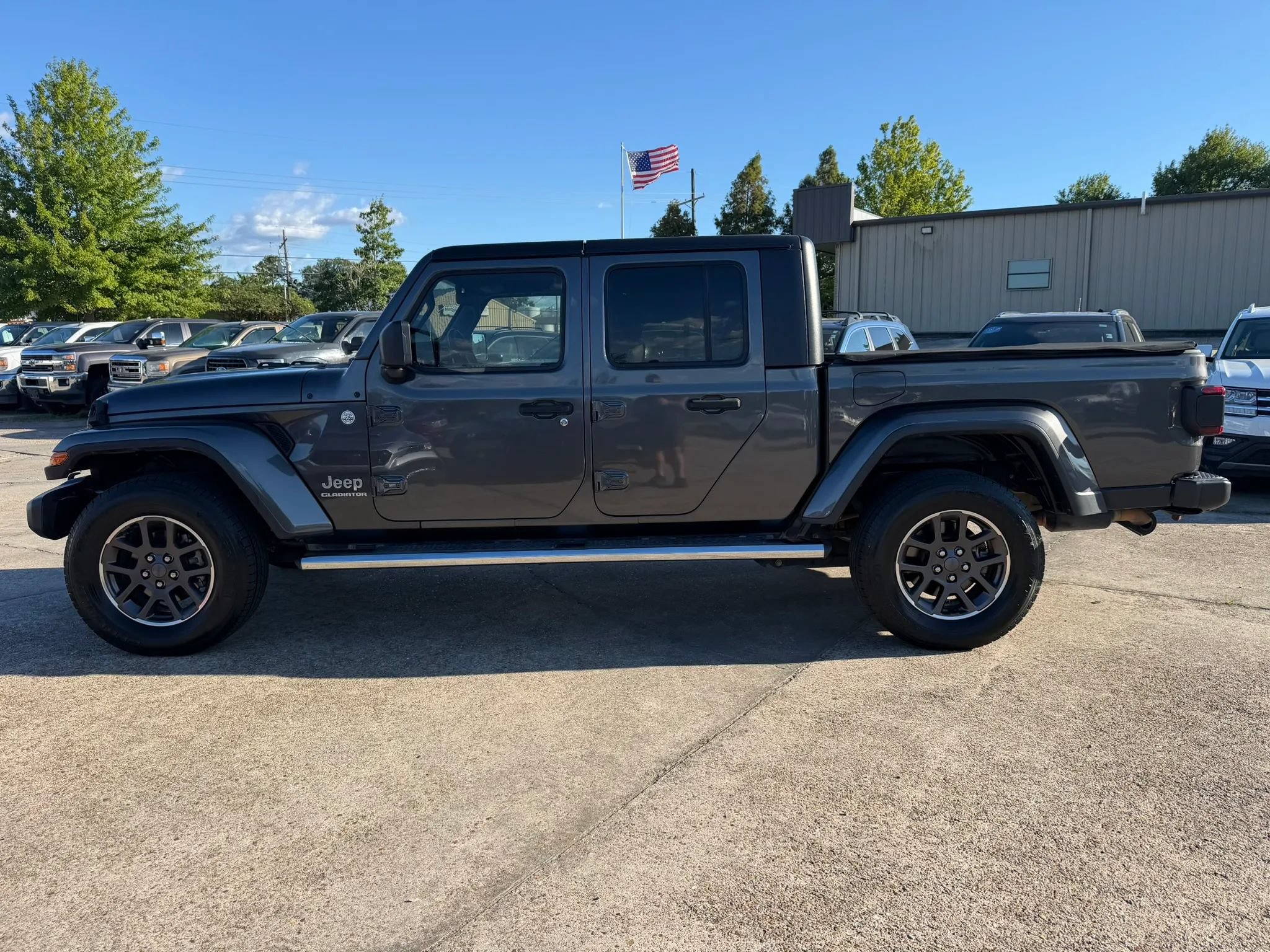 Used 2020 Jeep Gladiator Overland w/ Dual Top Group AWD/4WD image 2