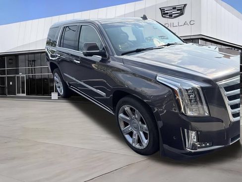 Used 2017 Cadillac Escalade Premium Luxury AWD/4WD image 9