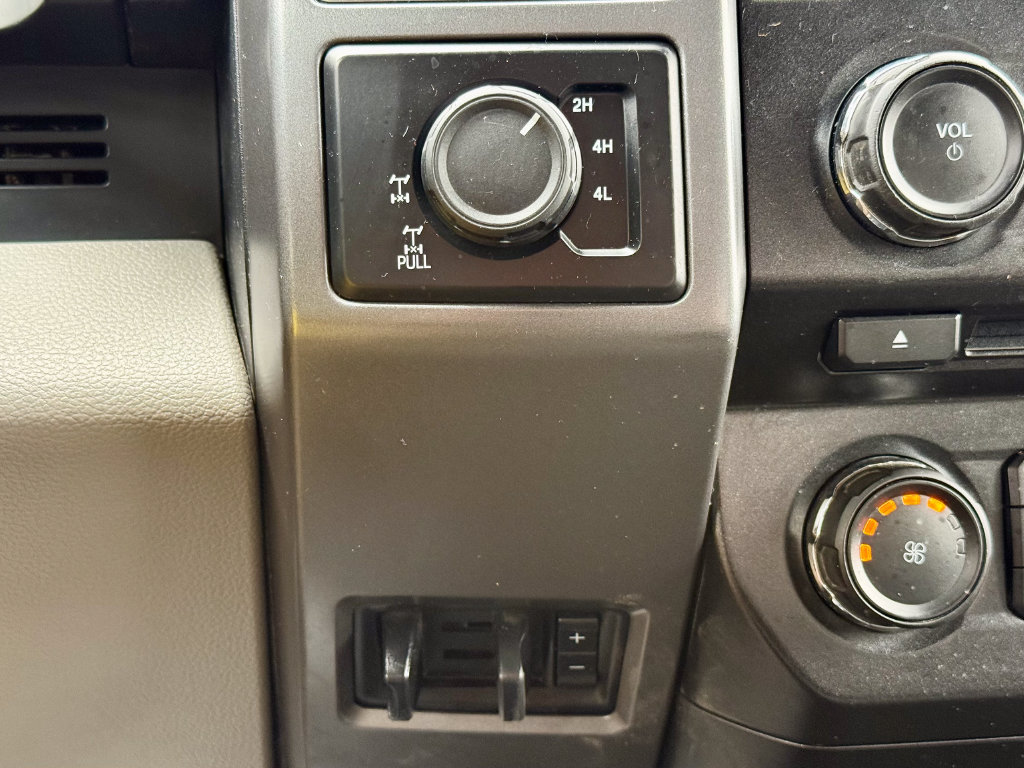 Used 2015 Ford F150 XLT w/ Equipment Group 302A Luxury AWD/4WD image 30
