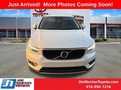 Used 2021 Volvo XC40 T5 Momentum w/ Protection Package Premier AWD/4WD image 2