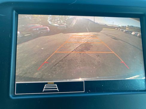 Used 2022 Chevrolet Equinox LT w/ Driver Convenience Package image 24