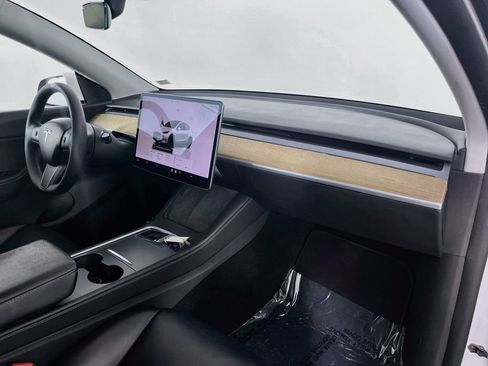 Used 2022 Tesla Model Y Long Range AWD/4WD image 33
