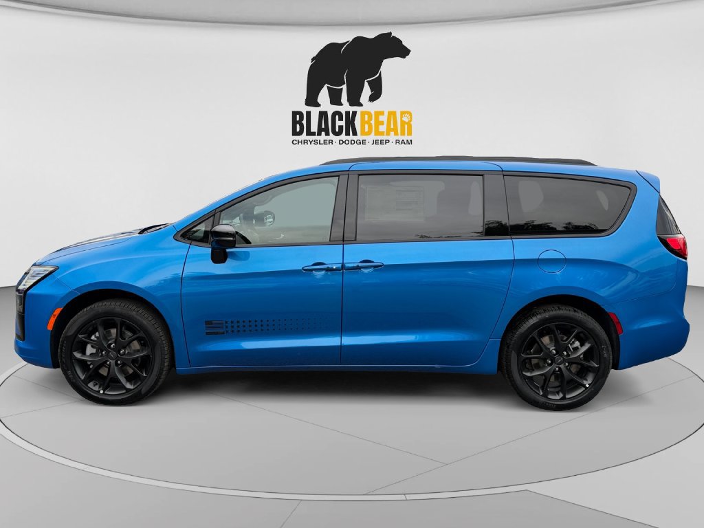 New 2027 Chrysler Pacifica Select AWD/4WD image 6