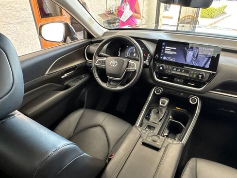 Certified 2025 Toyota Grand Highlander AWD image 44