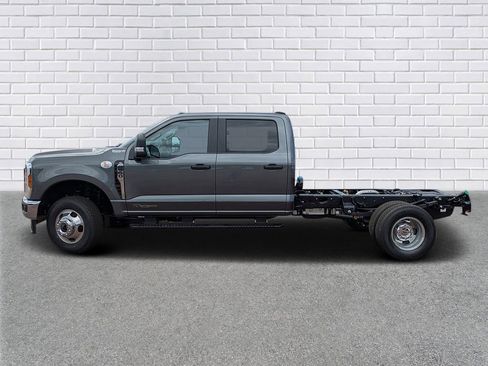 New 2026 Ford F350 4x4 Crew Cab DRW Super Duty image 2