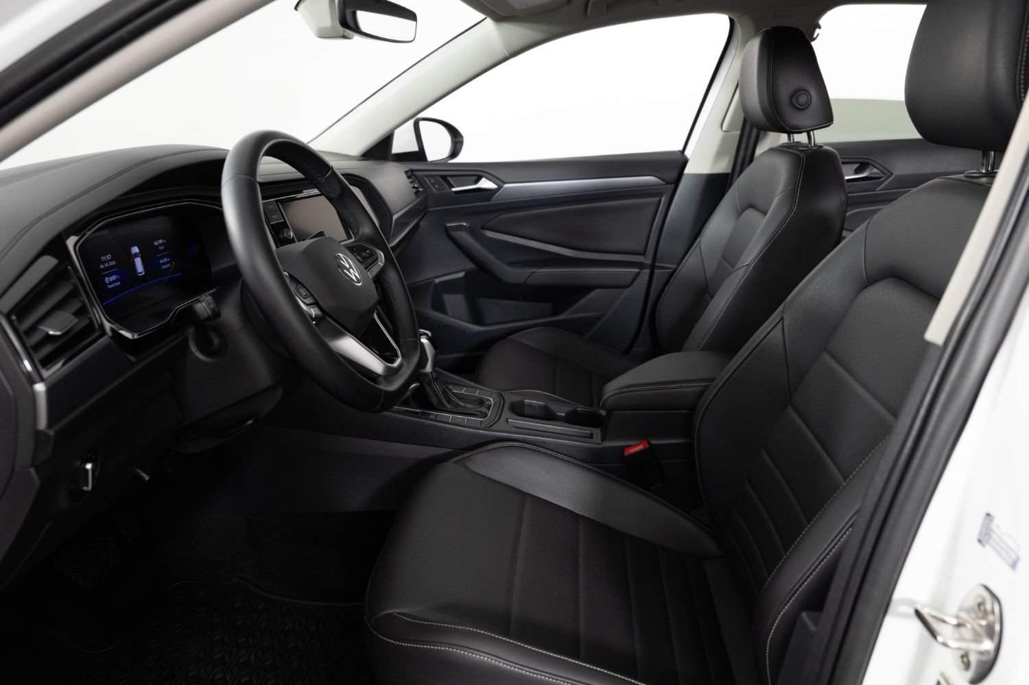Used 2024 Volkswagen Jetta SE FWD image 13