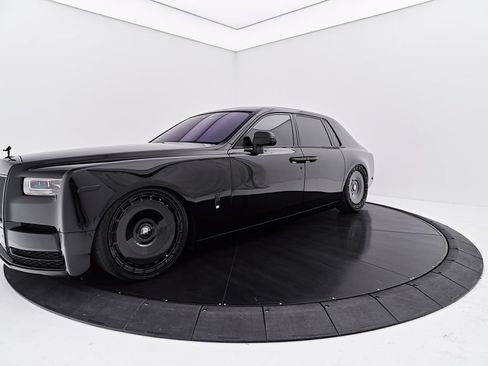 Used 2024 Rolls-Royce Phantom Sedan w/ The Phantom Package RWD image 10