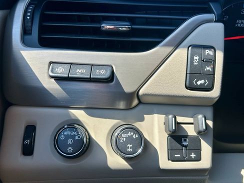 Used 2017 GMC Yukon Denali w/ Open Road Package AWD/4WD image 27