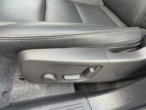 Certified 2025 Volvo XC40 B5 Plus image 25