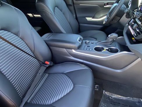 Certified 2026 Toyota Highlander XSE AWD/4WD image 16