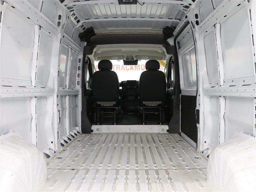 Used 2025 RAM ProMaster 2500 w/ Convenience Group FWD image 9