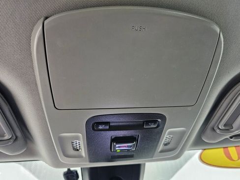 Used 2020 Toyota Camry SE image 12