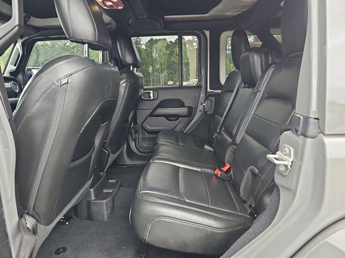 Used 2022 Jeep Wrangler Unlimited Sahara AWD/4WD image 15