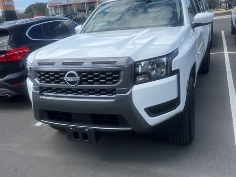 Used 2025 Nissan Frontier SV image 8