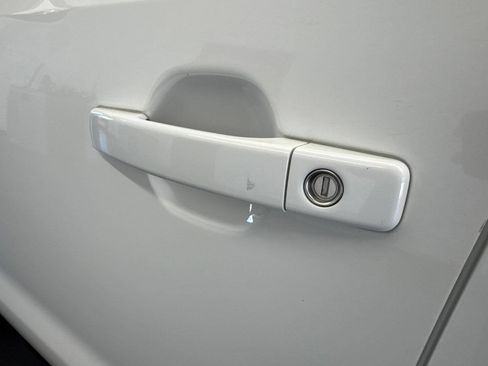 Used 2018 Kia Soul + FWD image 11