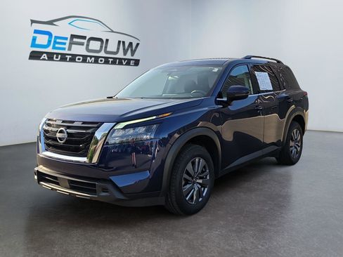 Used 2025 Nissan Pathfinder SV FWD image 7