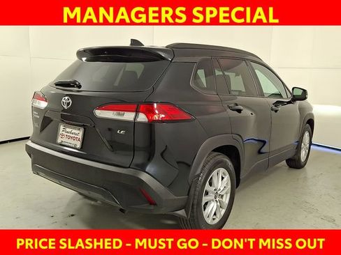 Used 2024 Toyota Corolla Cross LE image 8