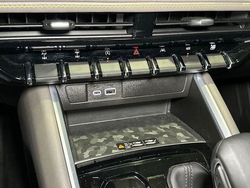 Used 2024 Chevrolet Colorado ZR2 w/ ZR2 Convenience Package III image 27