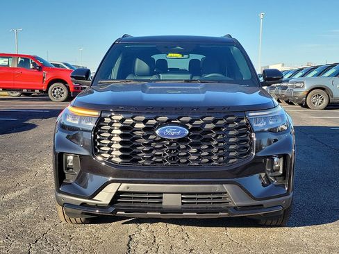 New 2026 Ford Explorer ST-Line image 2