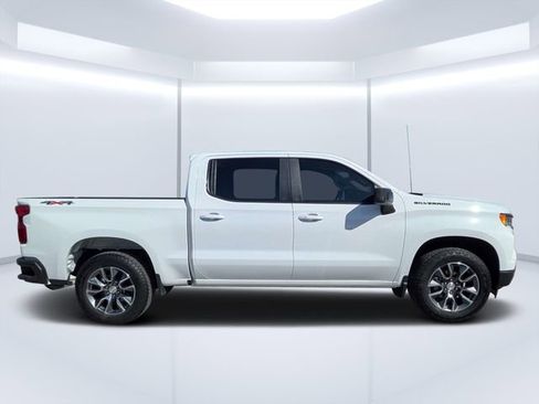 Used 2024 Chevrolet Silverado 1500 LT AWD/4WD image 2