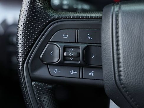 Used 2025 Toyota Tacoma SR5 AWD/4WD image 32