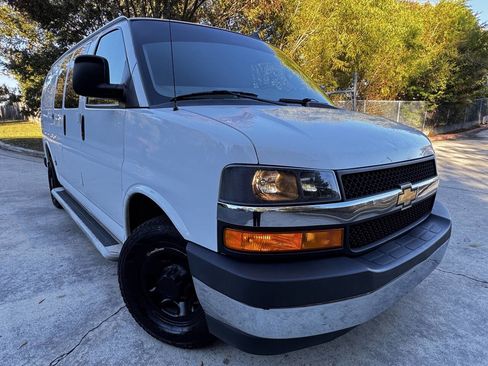 Used 2020 Chevrolet Express 2500 w/ Driver Convenience Package image 3