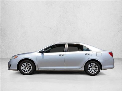 Used 2013 Toyota Camry LE FWD image 8