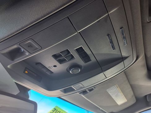 Used 2019 Chevrolet Suburban LT w/ Luxury Package image 10