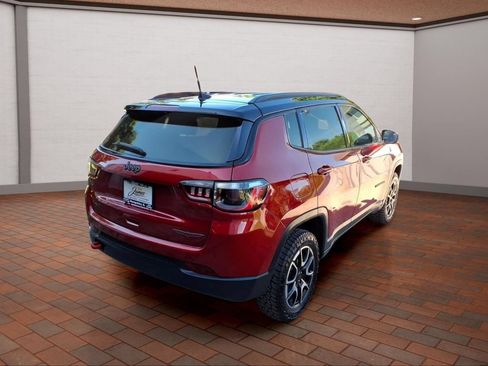 Used 2025 Jeep Compass Trailhawk AWD/4WD image 5