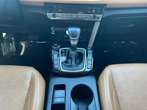 Used 2024 Kia Seltos SX w/ SX Sunroof Package image 11