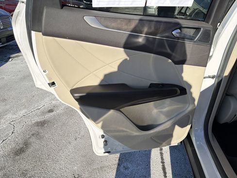 Used 2017 Lincoln MKC Reserve w/ Lincoln MKC Climate Package image 12