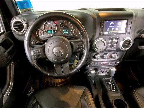 Used 2017 Jeep Wrangler Unlimited Sahara w/ Connectivity Group image 6