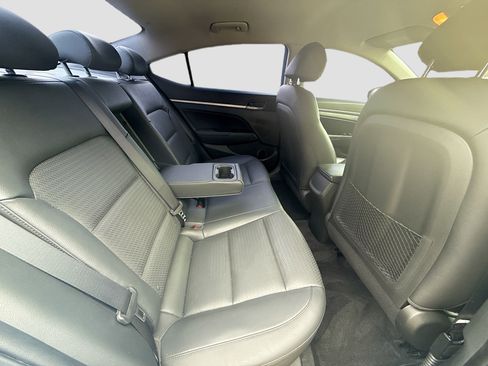 Used 2017 Hyundai Elantra Limited image 27