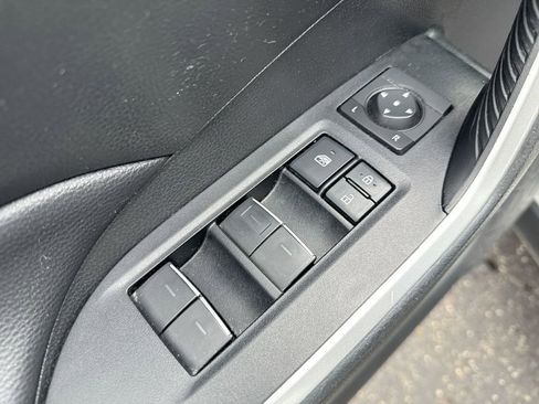 Used 2022 Toyota RAV4 XLE AWD/4WD image 13