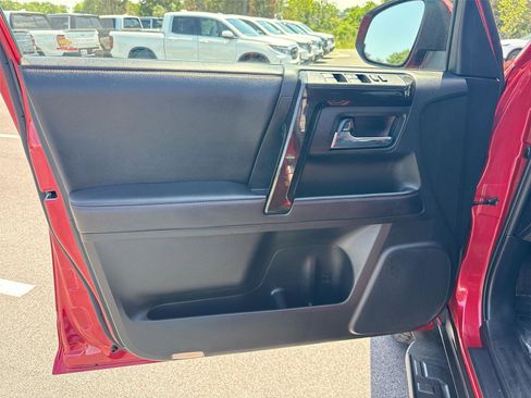 Used 2019 Toyota 4Runner TRD Off-Road AWD/4WD image 14