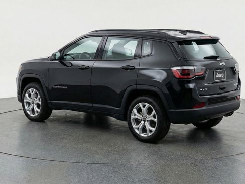 Used 2025 Jeep Compass Latitude image 6