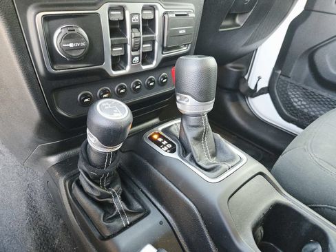 Used 2020 Jeep Wrangler Unlimited Sahara AWD/4WD image 35