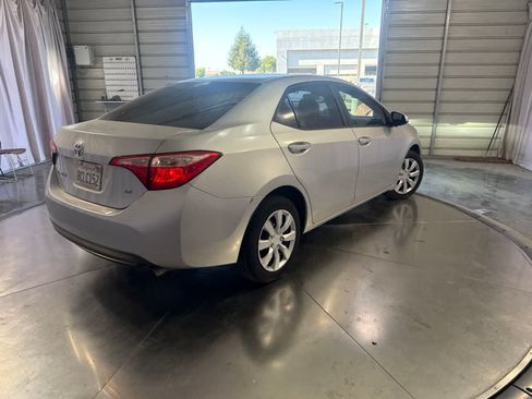 Used 2018 Toyota Corolla LE FWD image 5