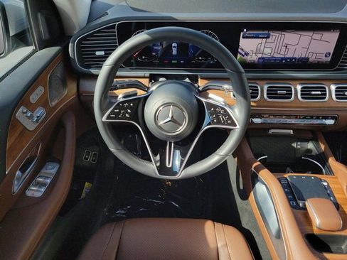 Used 2025 Mercedes-Benz GLE 450e 4MATIC w/ Winter Package image 19