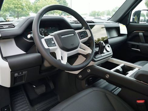 Used 2026 Land Rover Defender 110 X-Dynamic SE AWD/4WD image 13