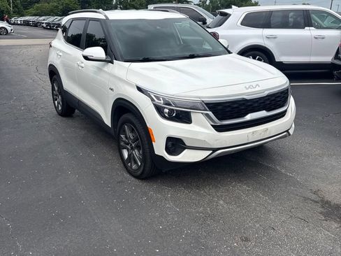 Used 2022 Kia Seltos S AWD/4WD image 2