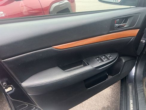 Used 2014 Subaru Outback 2.5i Limited w/ Moonroof Package image 8