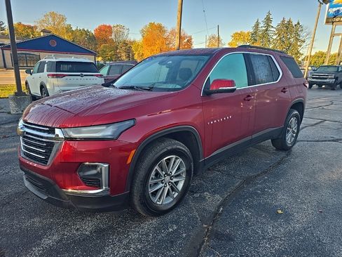 Used 2023 Chevrolet Traverse LT image 2