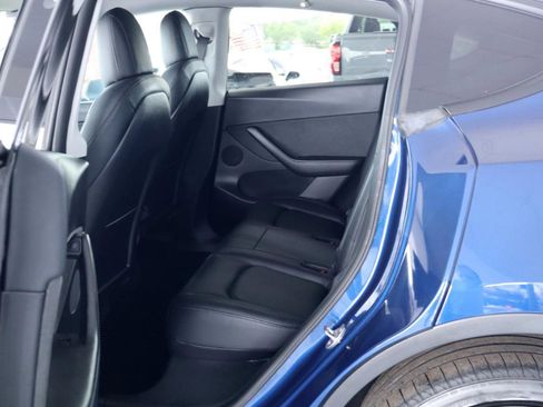 Used 2021 Tesla Model Y Long Range AWD/4WD image 27
